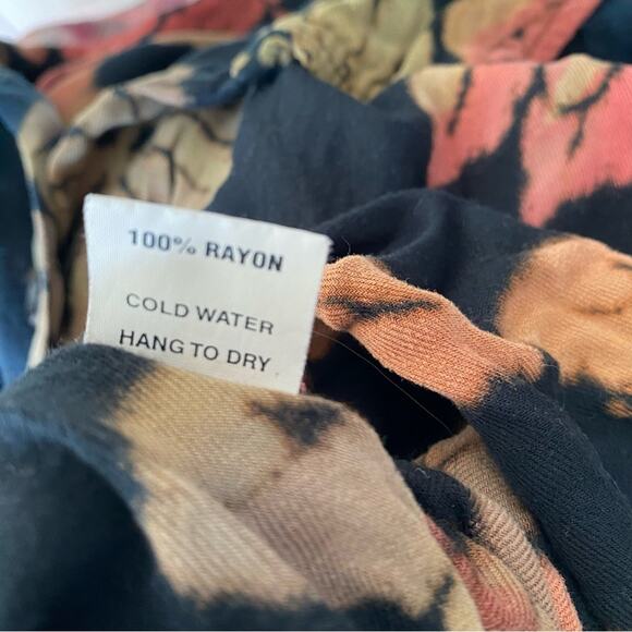 Winter Sun Black Leaf Print Button Down Rayon Shirt size medium - Picture 5 of 6